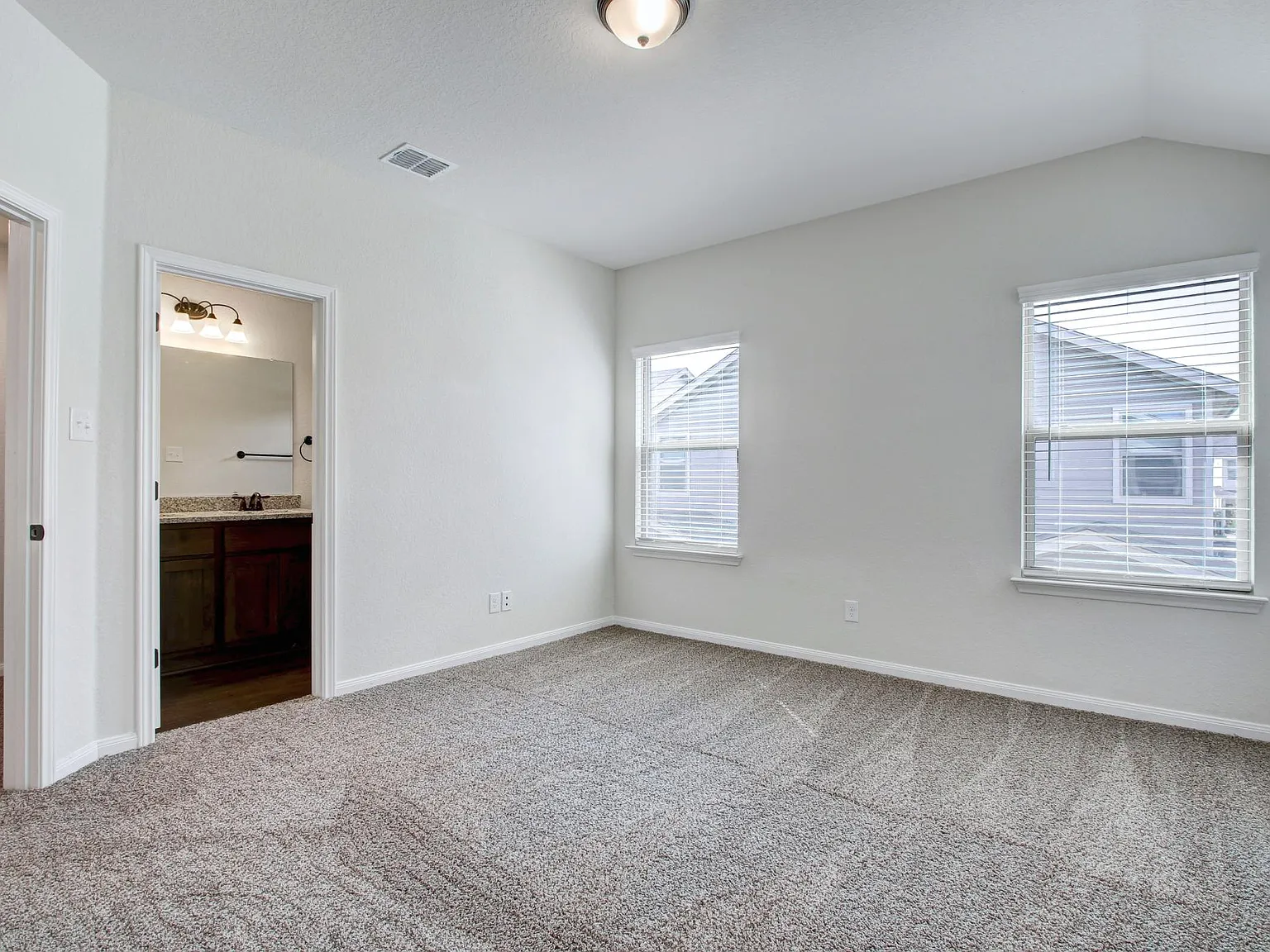10340 Lynnwood Crk — Photo 3
