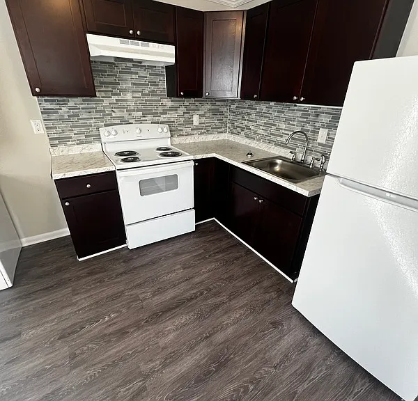 2415 Alfalfa Ln #RENOVATED — Photo 3
