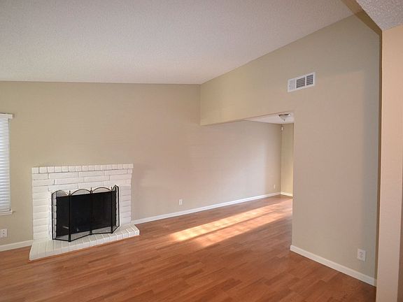 5th image of 385 Amber Ave