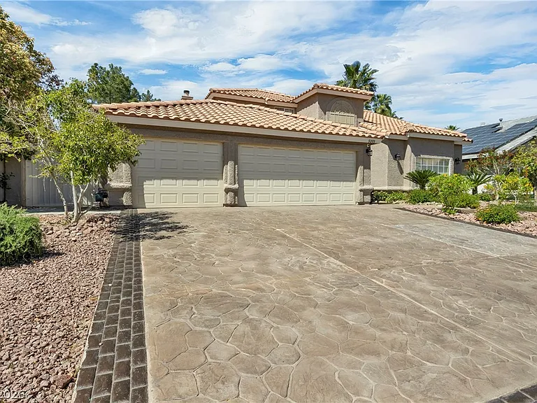 5205 Sandy Cactus Ln — Photo 2