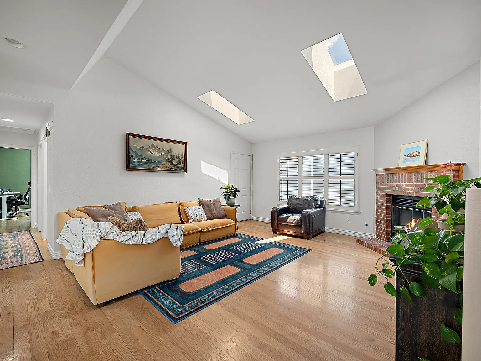 4 bed, 2815 sqft, $3,500 — Photo 4