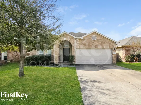 8607 E Highlands Xing, Highlands, TX 77562