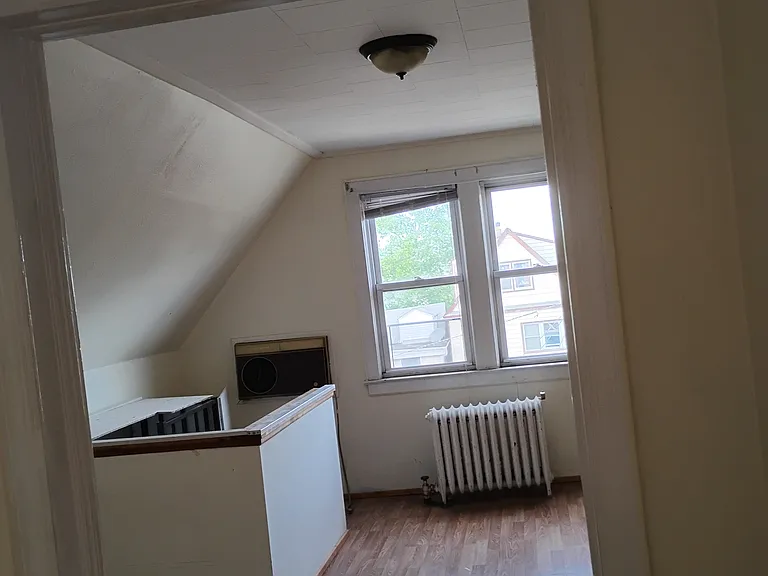 142 W 31st St #3 — Photo 5