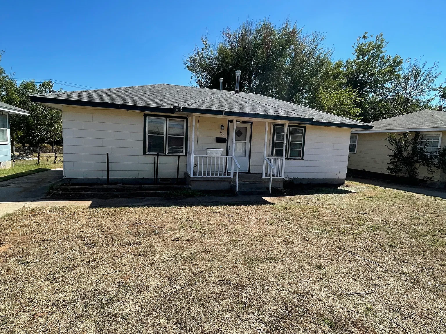 3 bed, 920 sqft, $1,050 — Photo 1