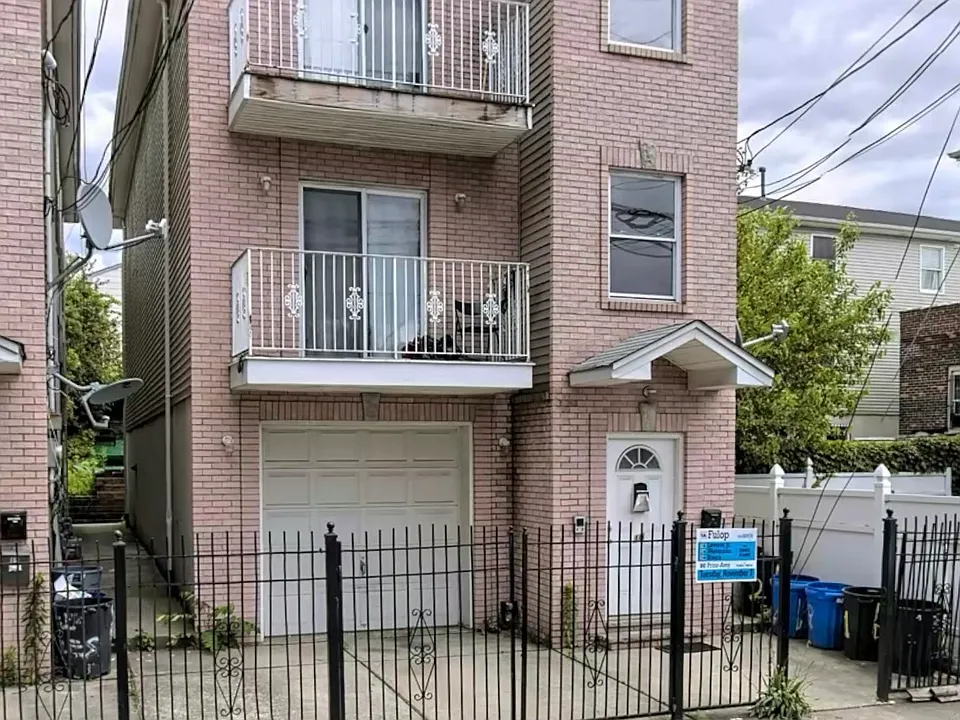 10 Dales Ave #1