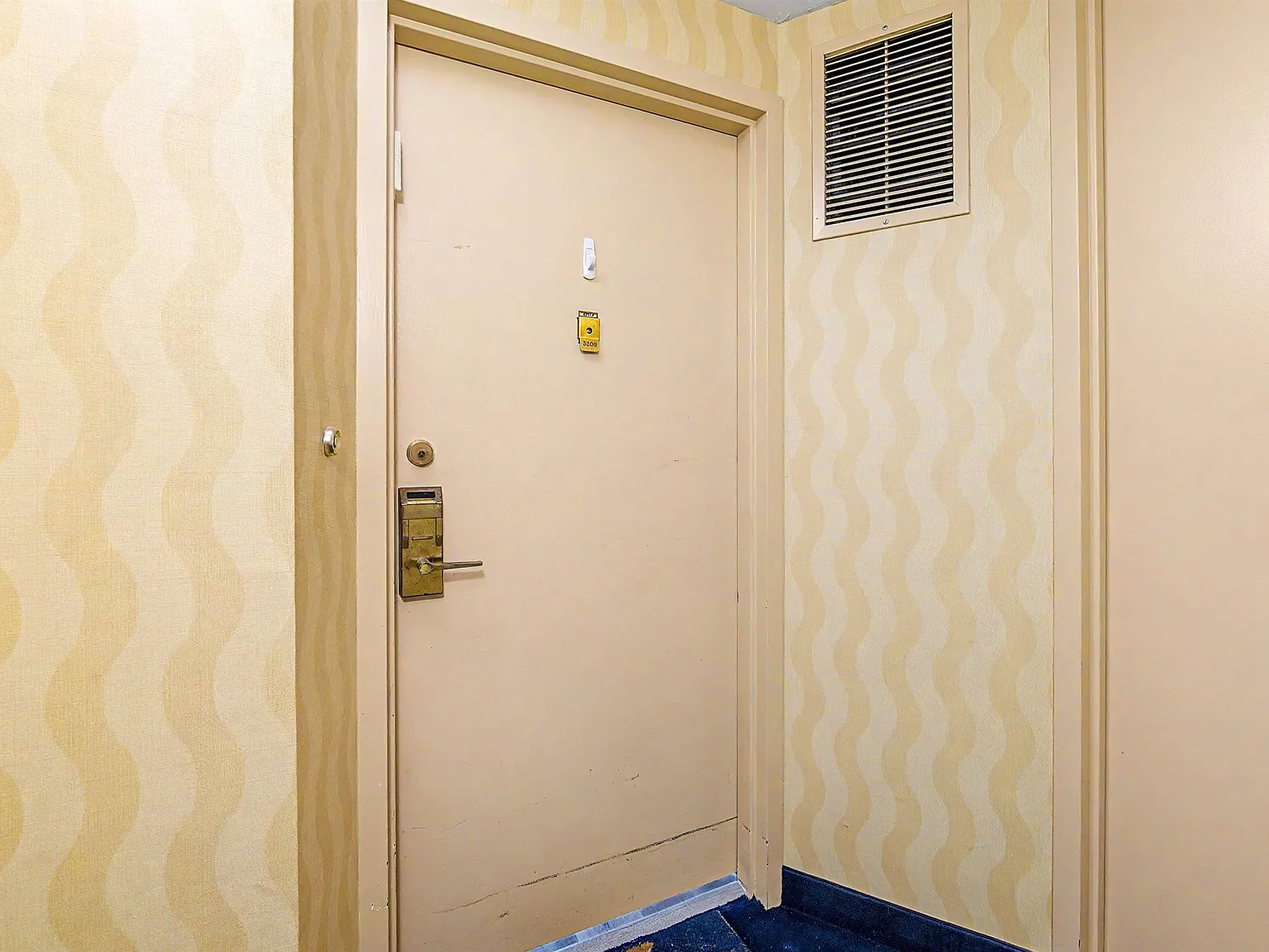 1 bed, 1.5 bath, 1000 sqft, $2,500 — Photo 2