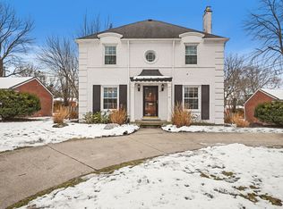 657 Hawthorne Rd, Grosse Pointe Woods, MI 48236