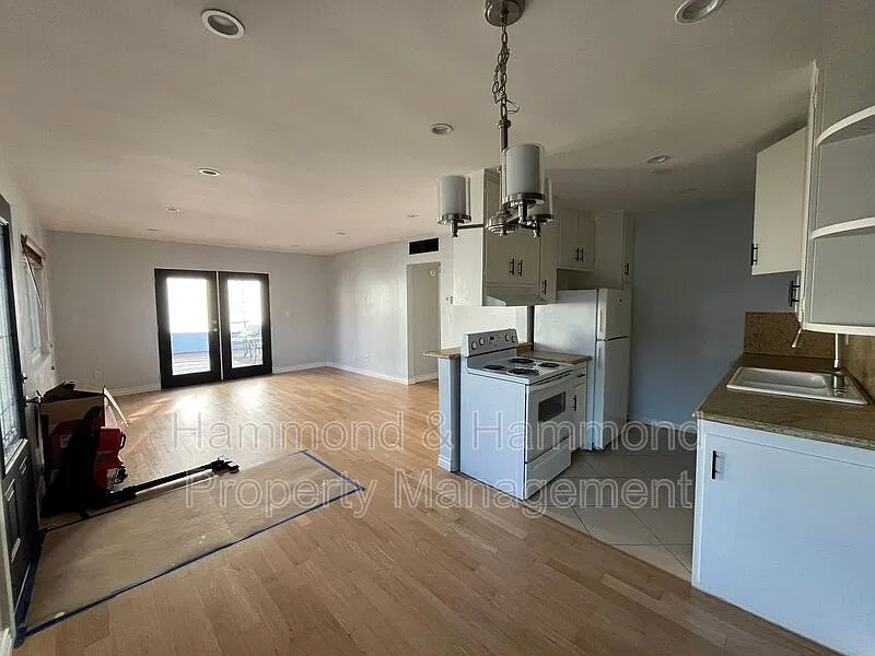 2 bed, 1.0 bath, $2,700 — Photo 1