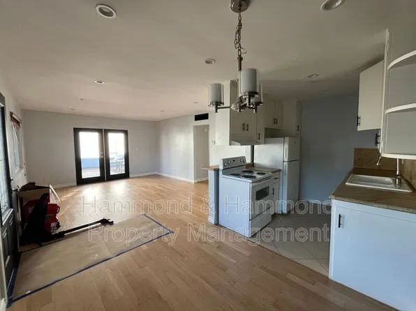 5722 Woodman Ave, Van Nuys, CA