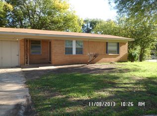 1425 Savage Dr, Fort Worth, TX 76134