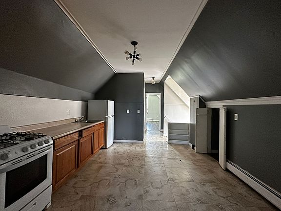 2nd image of 176 Garfield Ave #3E