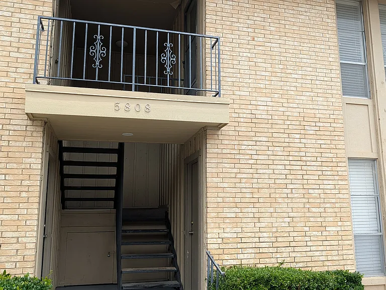 5808 Sandhurst Ln #C3 — Photo 9