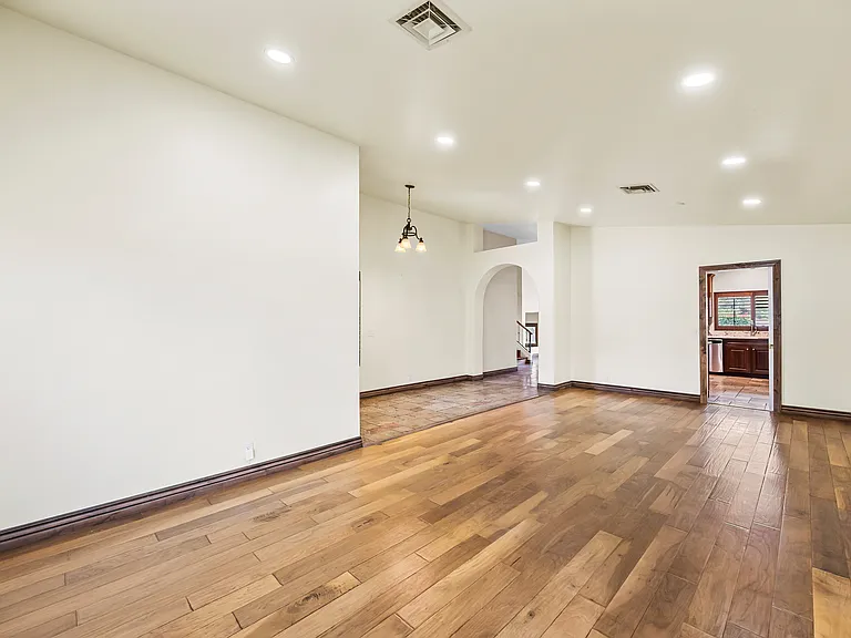 642 E Sage Brush St — Photo 5
