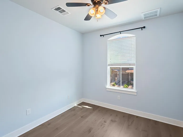 913 Cannoneer Ln — Photo 17