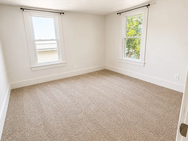 180 Marion St — Photo 10
