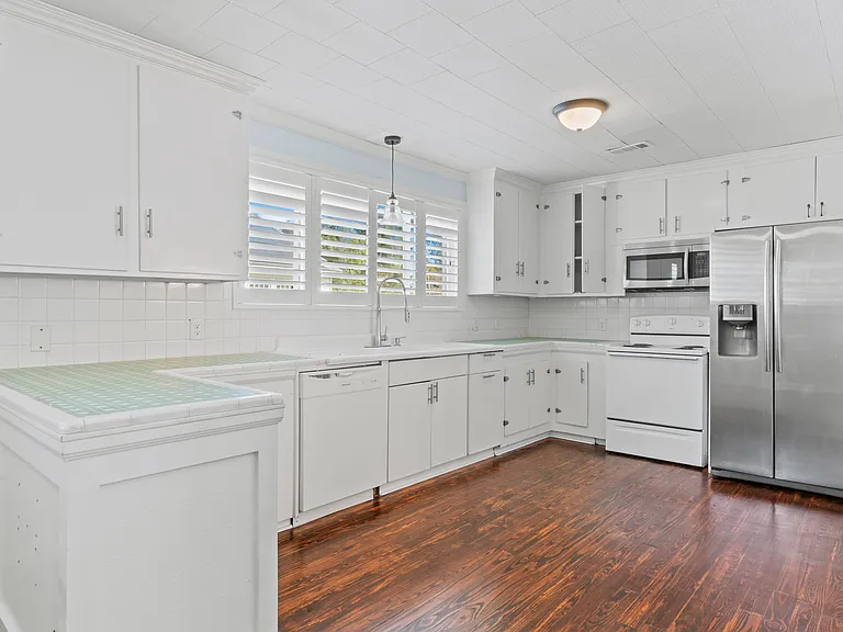 1812 E Avery St — Photo 9