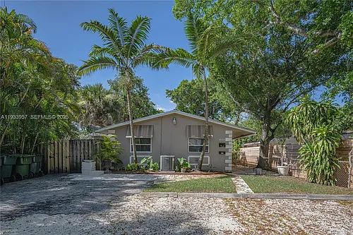 208 SW 11th St #1 Photo 1