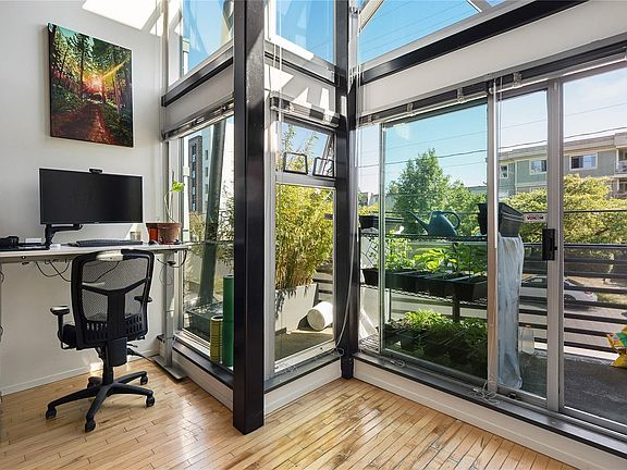4th image of 1030 Meares St #206