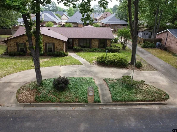 610 Rockwall Dr, Longview, TX 75604