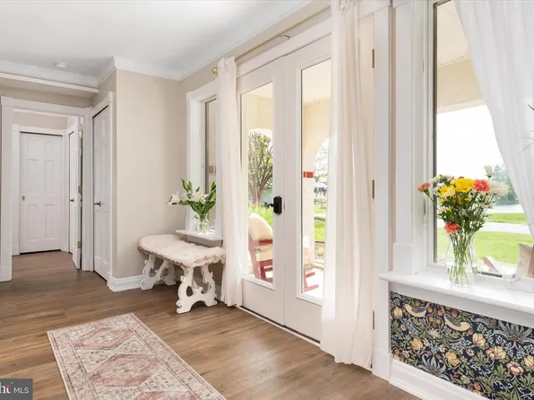 1 Queen Victoria Ct, Chester, MD 21619