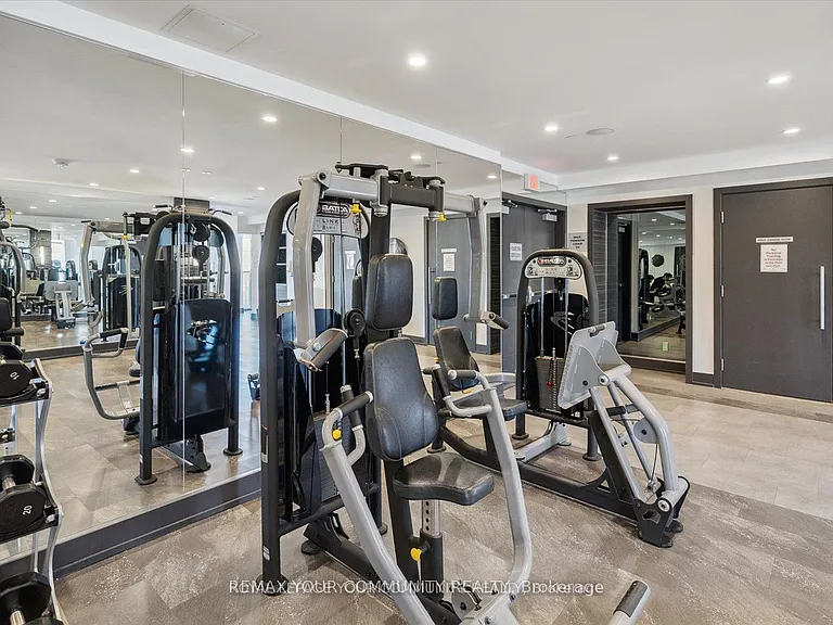 9471 Yonge St #230 — Photo 29