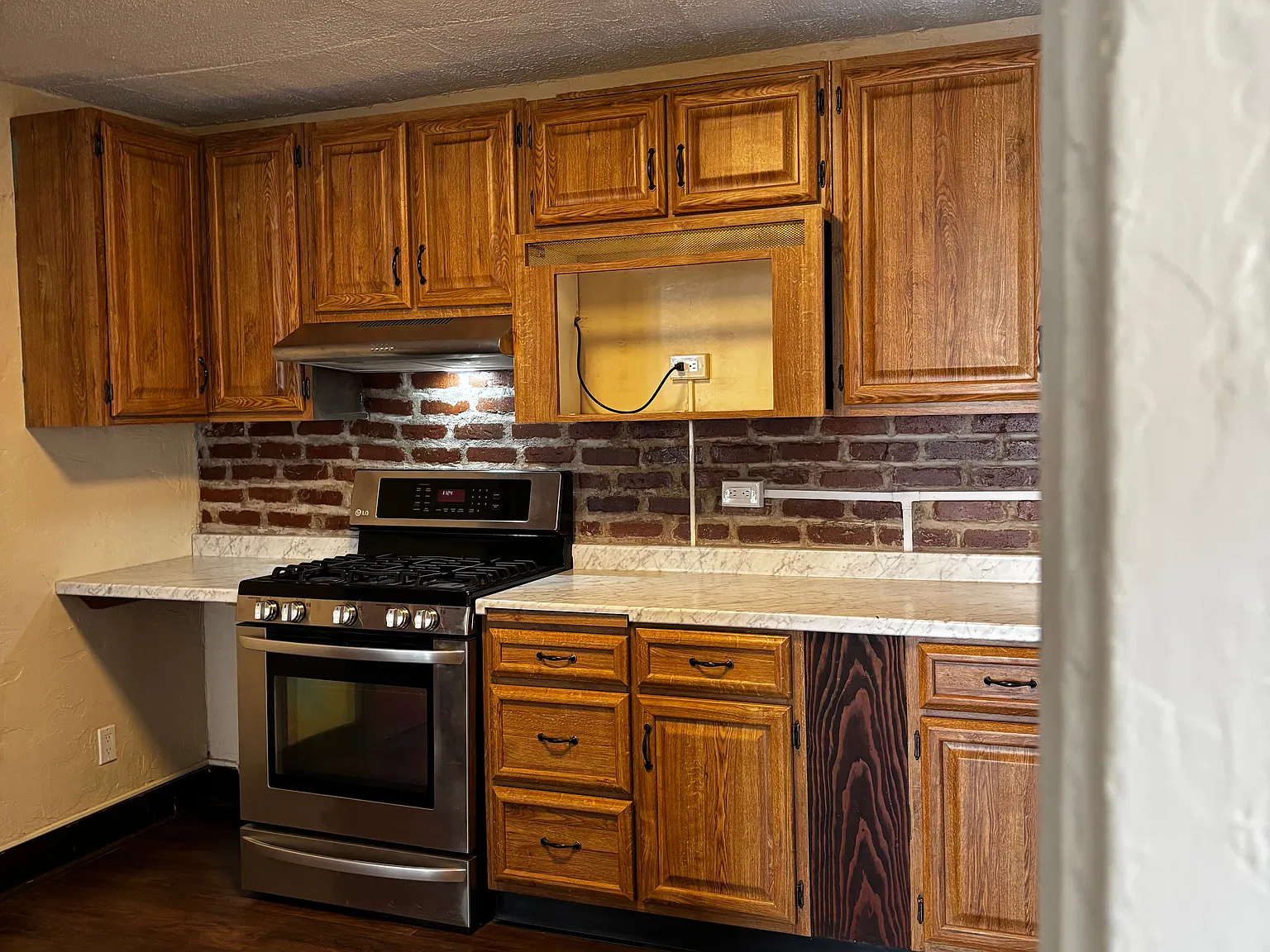 3 bed, 1350 sqft, $1,650 — Photo 2