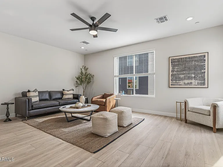 2601 E Clarendon Ave #3 — Photo 10