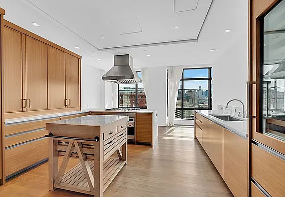 4th image of 150 Charles St APT 14A