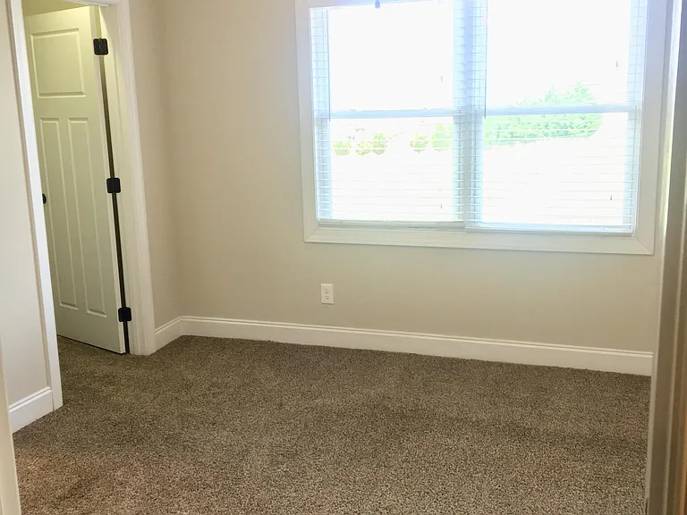 215 Capstone Dr — Photo 26