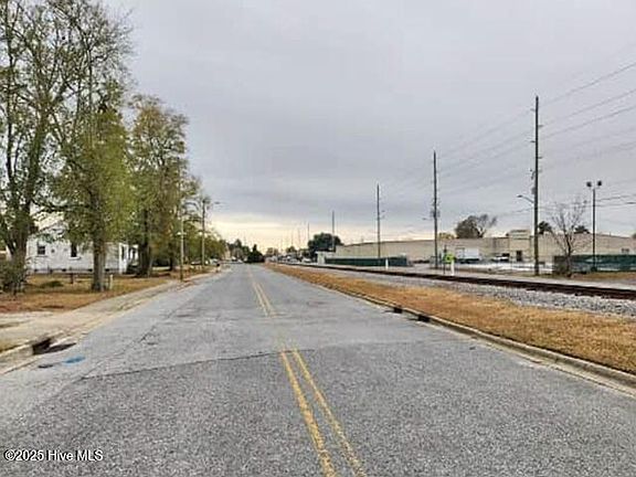 3rd image of 2509 Railroad Street