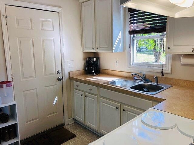 2nd image of 2804 Rex Ave