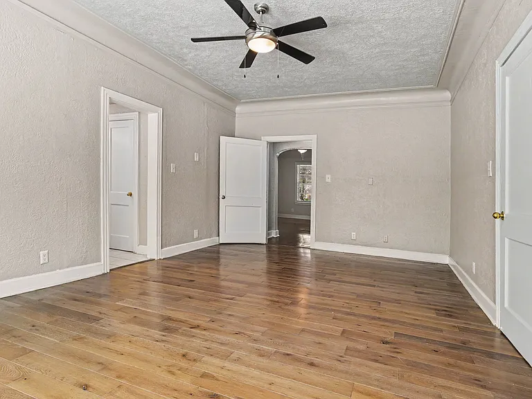 4515 Swiss Ave — Photo 11