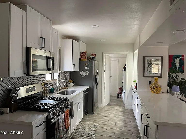 1131 E Marigold Ln — Photo 15