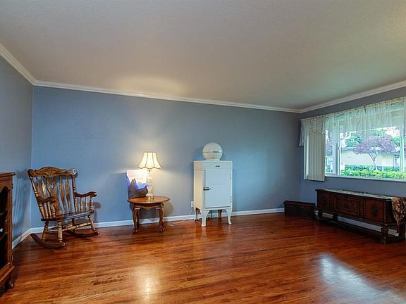 4th image of 3707 Gleason Ave