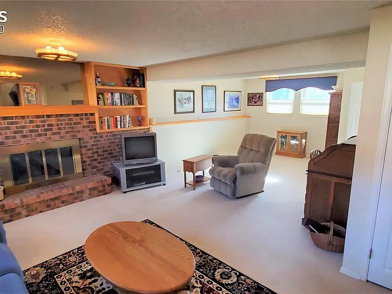 2126 Lander Cir — Photo 10