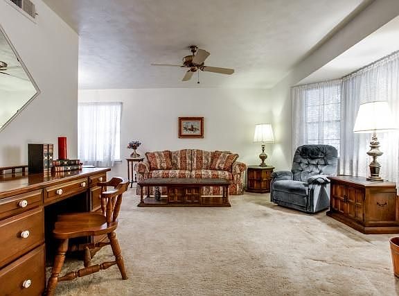 5th image of 604 Hyde Park Dr