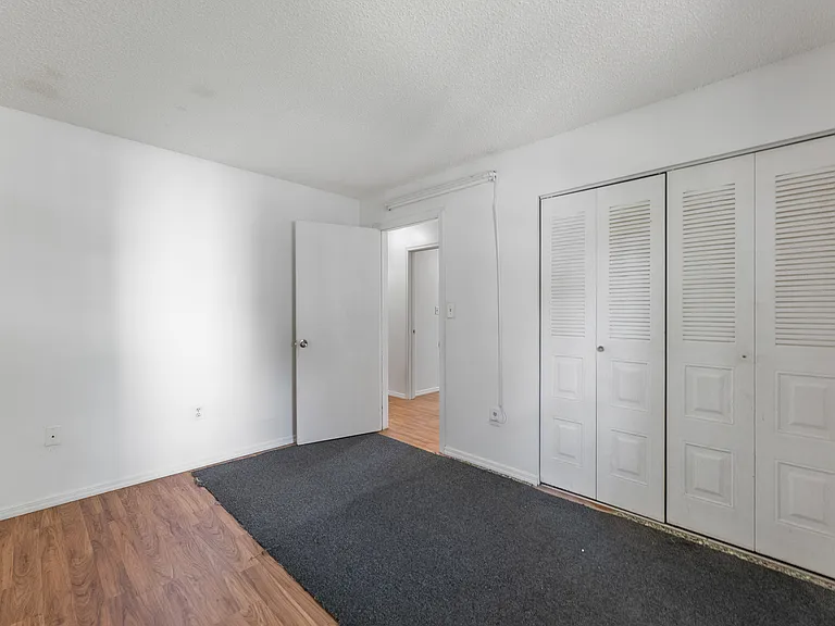 61 Canterbury Ct — Photo 14
