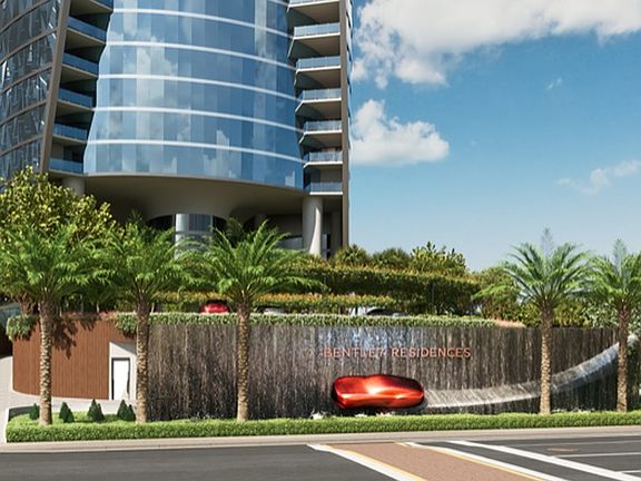 5th image of 18401 Collins Ave #1