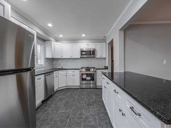 3rd image of 320 Pacific Blvd #1
