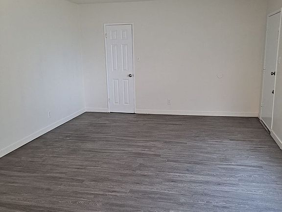 5th image of 1900 Harbor Ave APT E