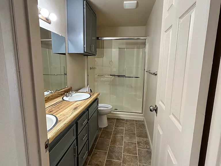 1424 Sylvan Ave — Photo 19