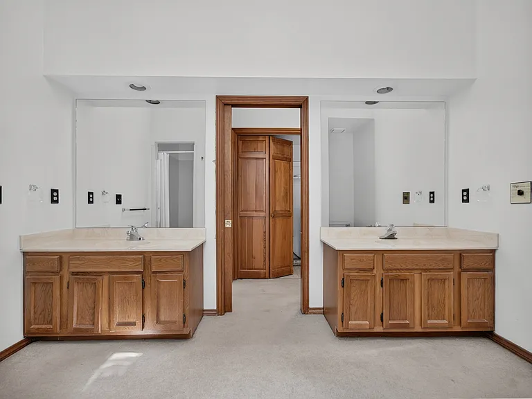 219 S Lafayette St — Photo 17