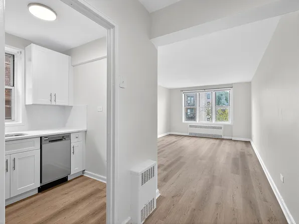 7520 Ridge Boulevard image 1 of 21