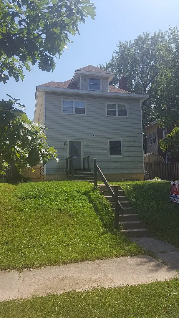 425 e 16th Aug 2027 — Photo 1