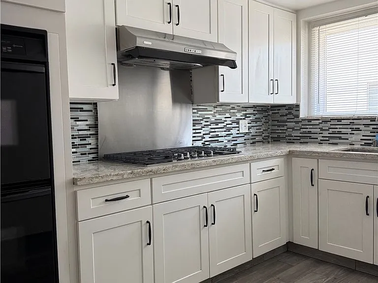 2211 S 8th Ave — Photo 3