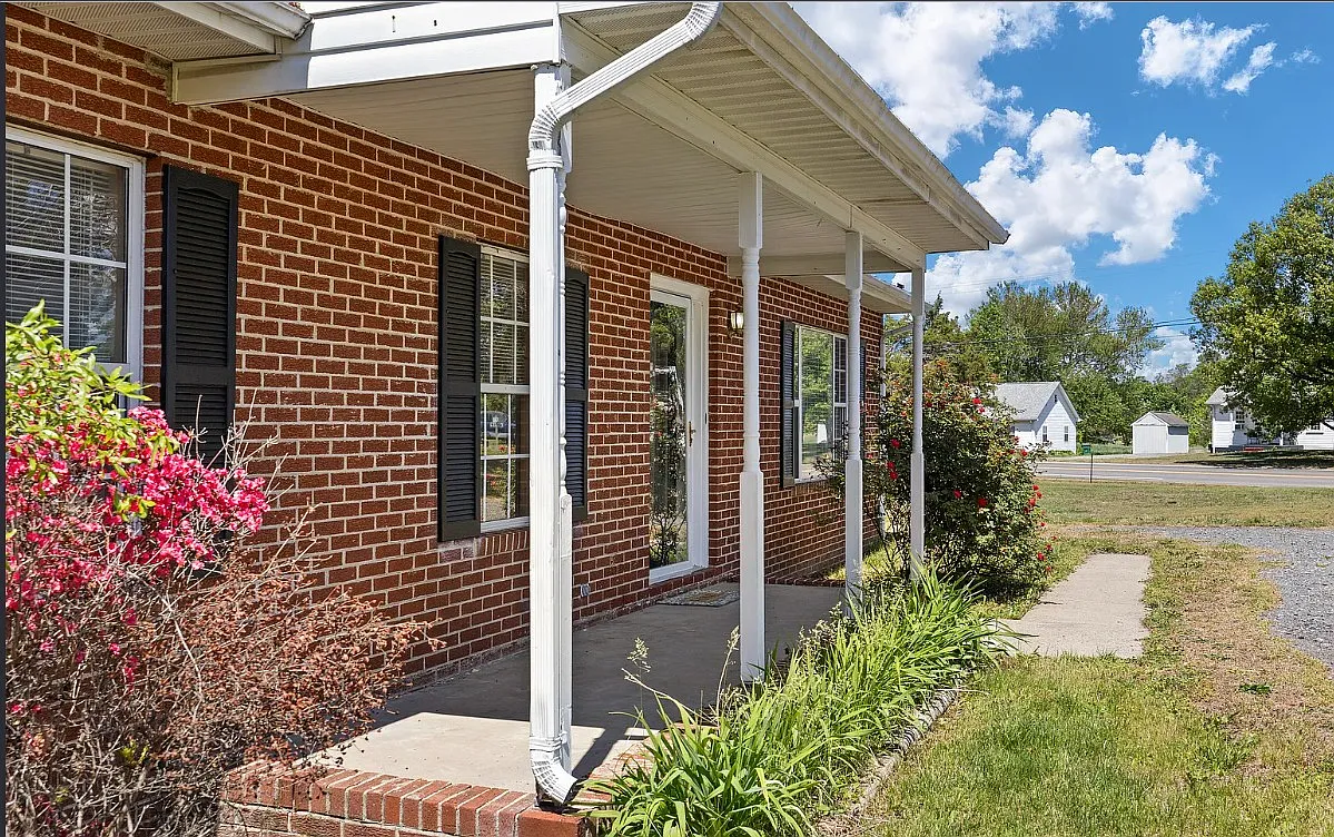 4 bed, 1568 sqft, $2,500 — Photo 3