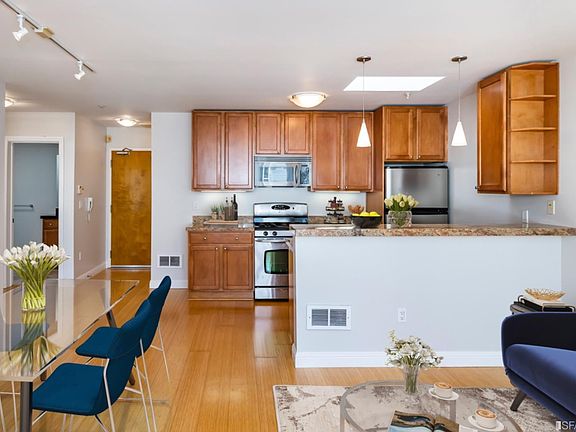 4th image of 470 Clementina St Unit 304