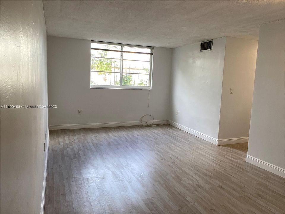 1st image of 921 Jefferson Ave APT 2E