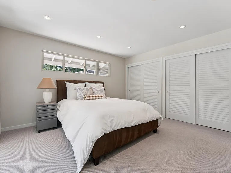 61 Bradley Ave — Photo 32