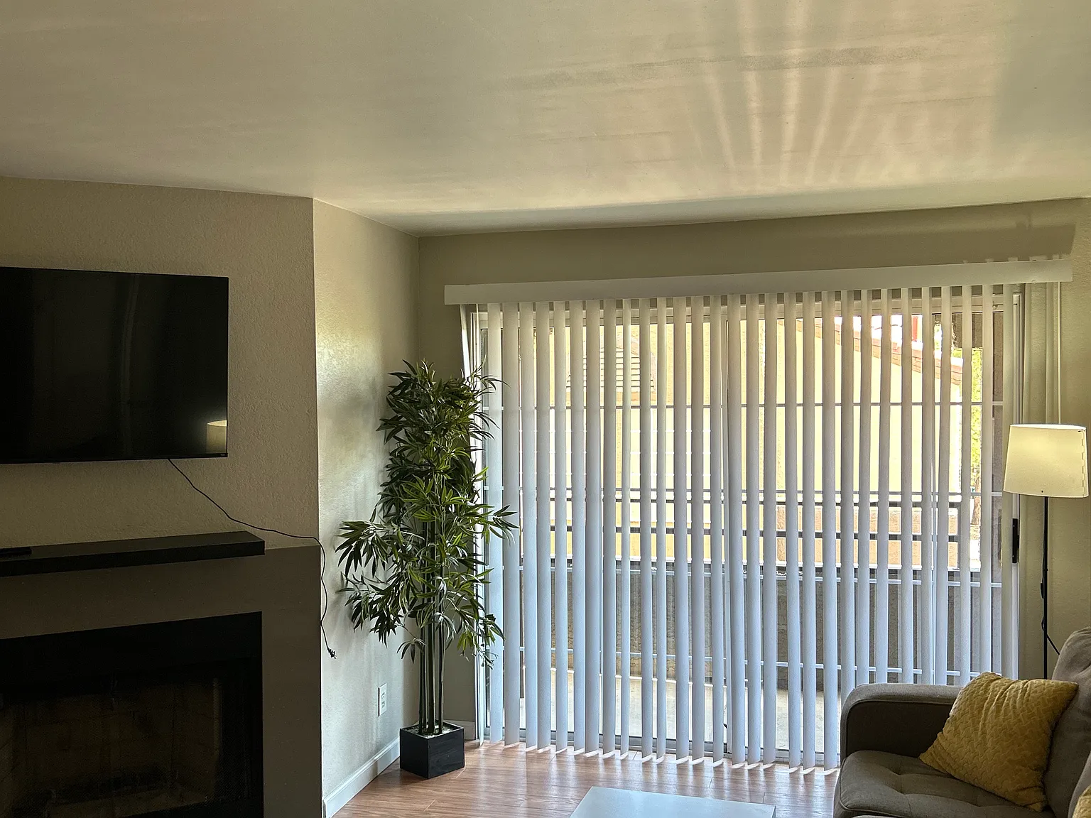 1 bed, 888 sqft, $2,200 — Photo 2